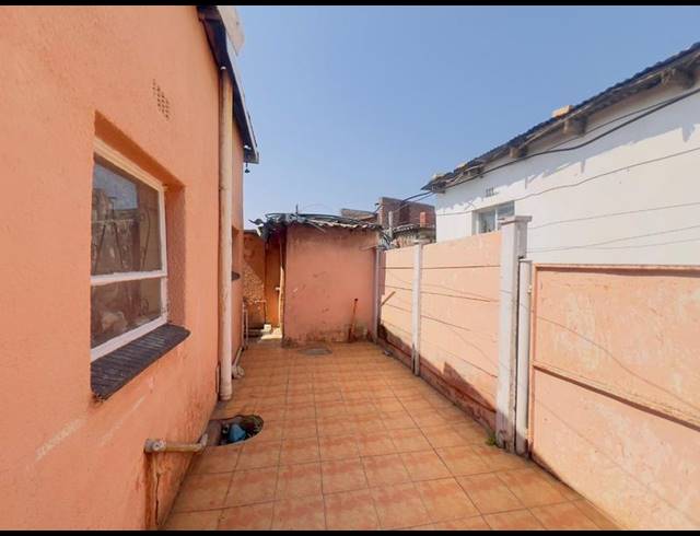 2 BEDROOM HOUSE FOR SALE IN DIEPKLOOF